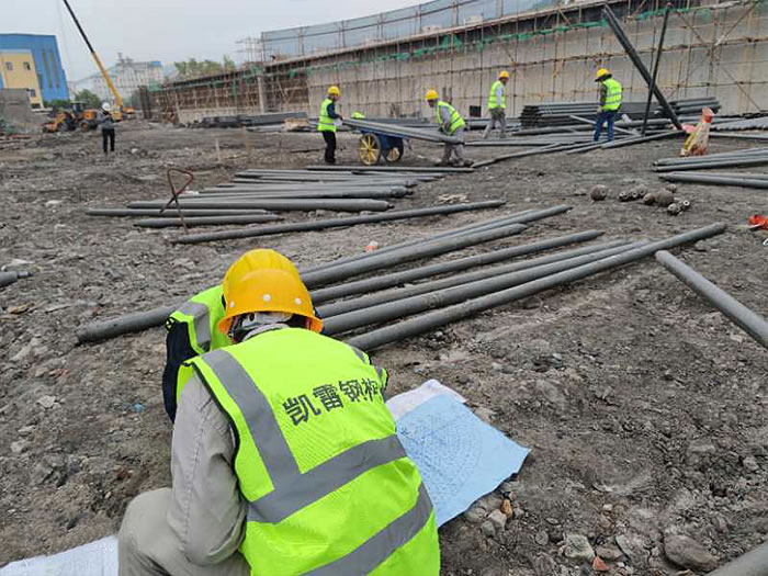 来宾螺栓球网架结构